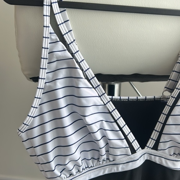 Striped V-neck tummy control one piece monokini with sheer mesh high waist. - Picture 14 of 16